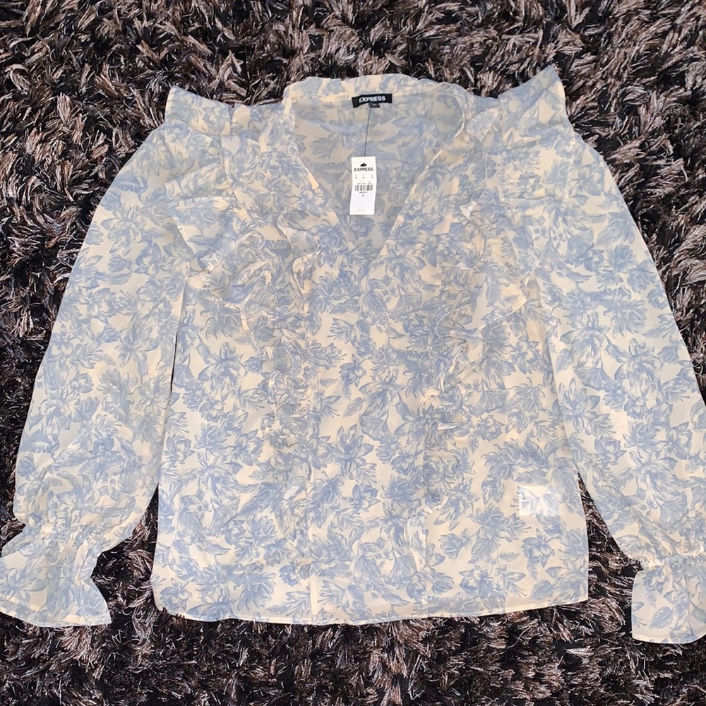 Ruffle top
